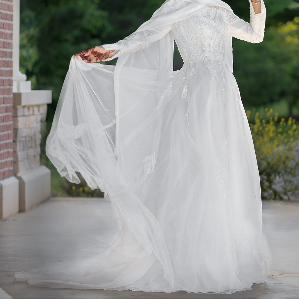 Lace & Tulle A-Line Modest Wedding Dress
